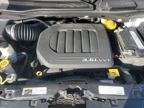 Used 2018 Dodge Grand Caravan SE w/ UConnect Hands-Free Group image 10