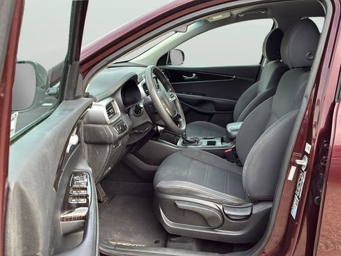 Used 2020 Kia Sorento LX FWD image 13