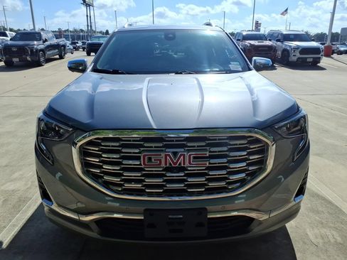 Used 2020 GMC Terrain Denali w/ Denali Premium Package FWD image 11