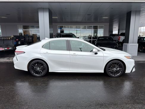 Used 2023 Toyota Camry XSE image 8