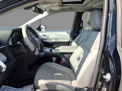 Used 2026 Toyota Sienna XLE AWD/4WD image 20