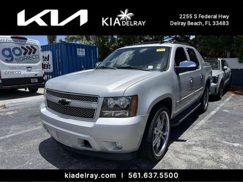 Used 2011 Chevrolet Avalanche LT w/ Regional Value Package RWD image 4