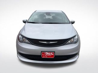 Used 2023 Chrysler Voyager LX FWD video 2