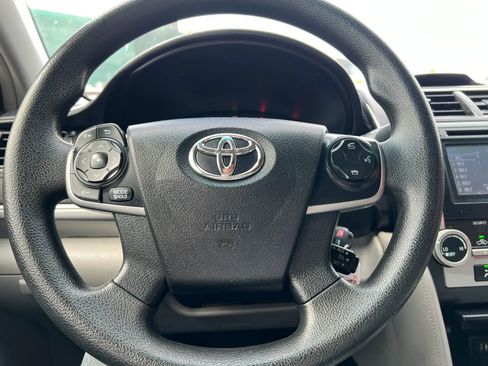 Used 2014 Toyota Camry LE image 12