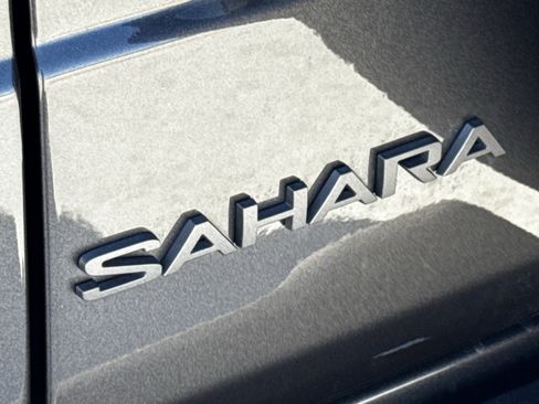 Used 2025 Jeep Wrangler Sahara image 13