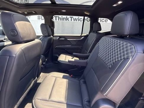 Used 2024 GMC Acadia Denali w/ Super Cruise Package AWD/4WD image 11