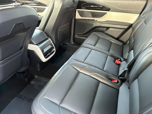 Certified 2024 Lincoln Nautilus Premier image 13