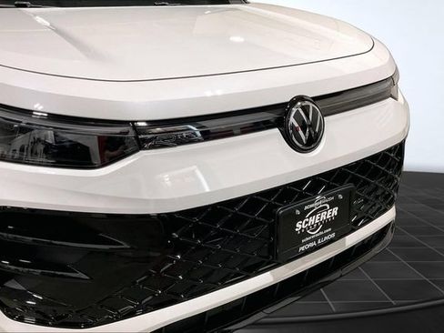 Used 2025 Volkswagen Tiguan SE R-Line AWD/4WD image 28