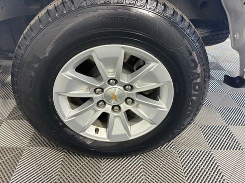 Used 2025 Chevrolet Silverado 1500 LT AWD/4WD image 31