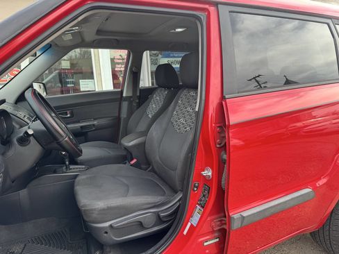 Used 2010 Kia Soul + w/ Audio Pkg image 28