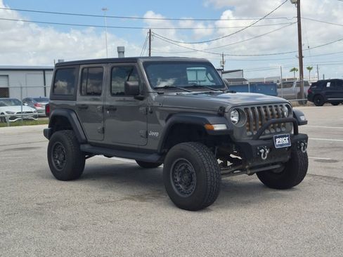 Used 2019 Jeep Wrangler Unlimited Sport S AWD/4WD image 3