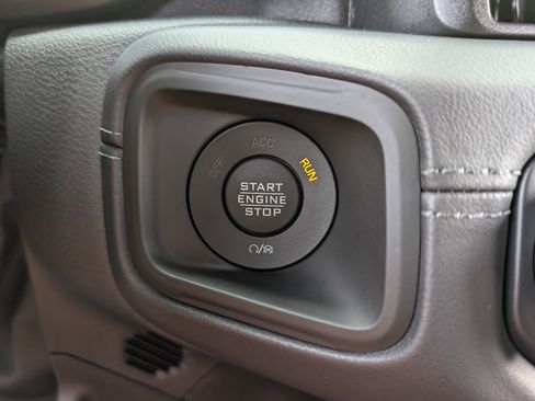 Used 2025 Jeep Wrangler Unlimited Sahara w/ Safety Group AWD/4WD image 32