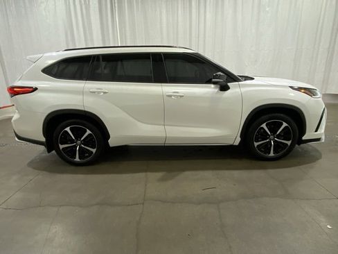 Certified 2021 Toyota Highlander XSE image 3