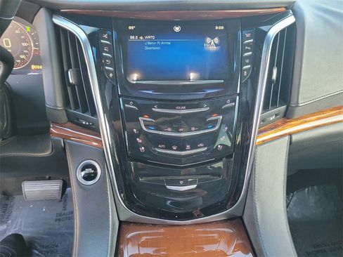 Used 2015 Cadillac Escalade Premium image 23