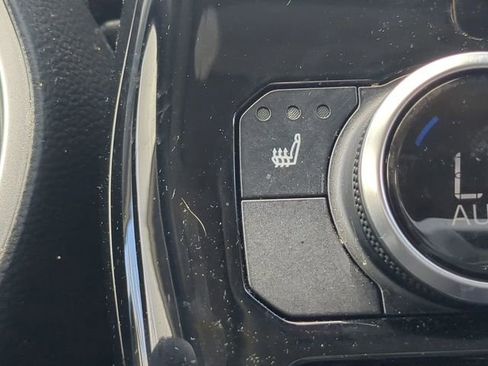 Used 2023 Toyota Highlander XLE image 23