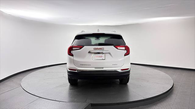 Used 2024 GMC Terrain SLT AWD/4WD image 3