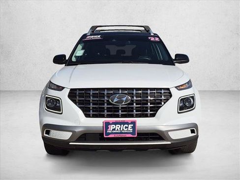 Used 2022 Hyundai Venue Limited FWD image 2