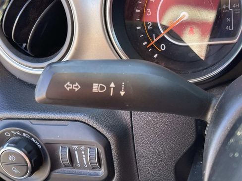 Used 2021 Jeep Gladiator Willys image 29