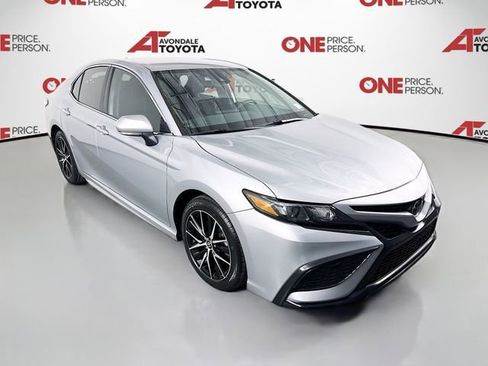 Used 2024 Toyota Camry SE image 1