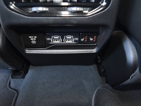 Used 2023 Jeep Grand Cherokee Limited w/ Luxury Tech Group II image 28