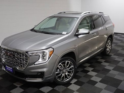 Used 2024 GMC Terrain Denali w/ Denali Premium Package image 2