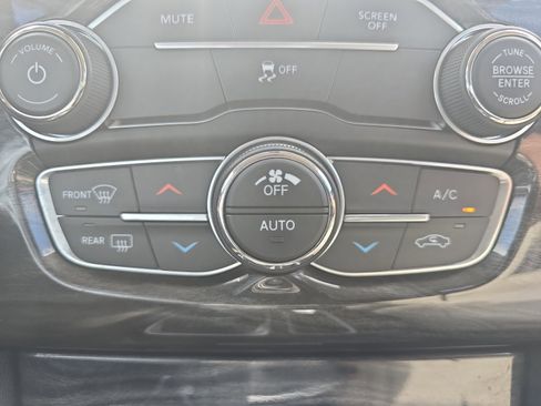 Used 2017 Chrysler 300 Limited w/ Driver Convenience Group image 17