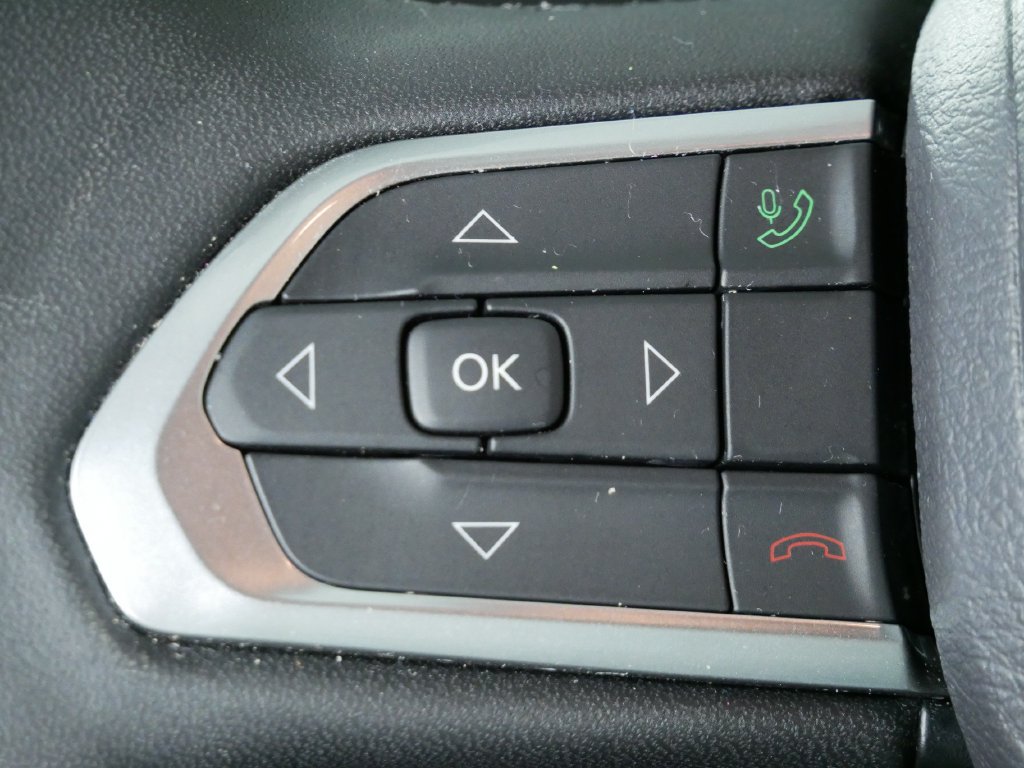 Used 2025 Jeep Compass Latitude AWD/4WD image 25