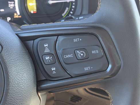 Used 2024 Jeep Wrangler Willys image 19