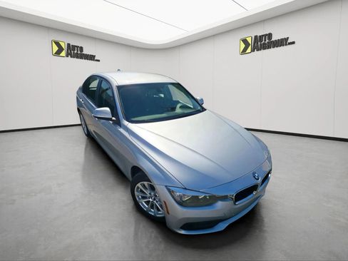 Used 2017 BMW 320i Sedan image 10