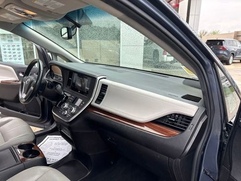 Used 2017 Toyota Sienna Limited AWD/4WD image 36