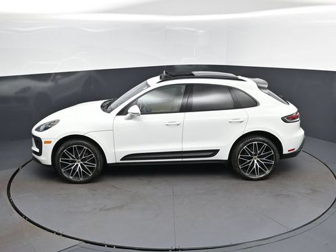 Used 2024 Porsche Macan AWD/4WD image 32