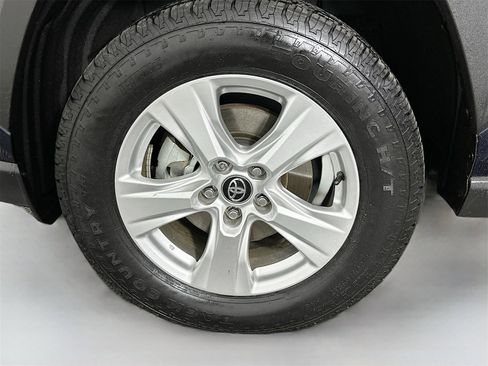 Used 2020 Toyota RAV4 XLE w/ Convenience Package image 31
