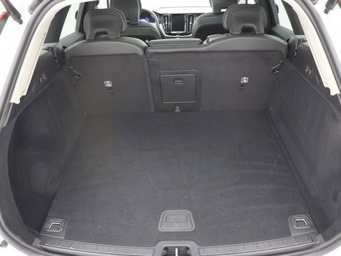 Used 2025 Volvo XC60 B5 Core image 30