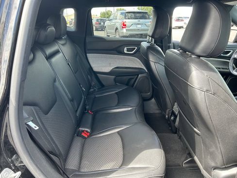 Used 2024 Jeep Compass Latitude AWD/4WD image 30