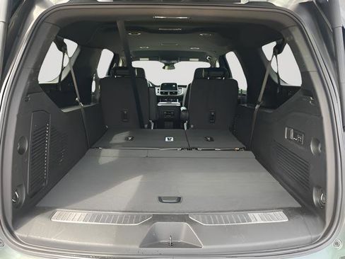 Used 2023 Chevrolet Suburban Premier image 8
