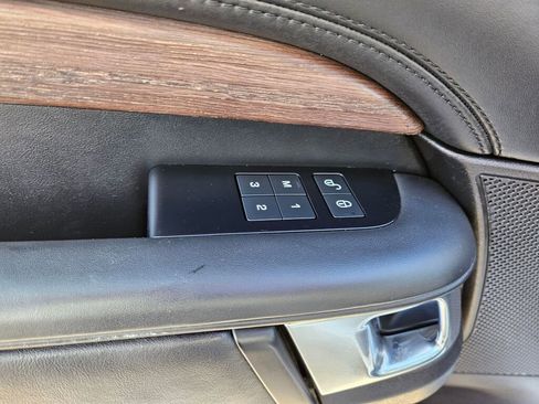 Used 2018 Land Rover Discovery HSE Luxury image 18