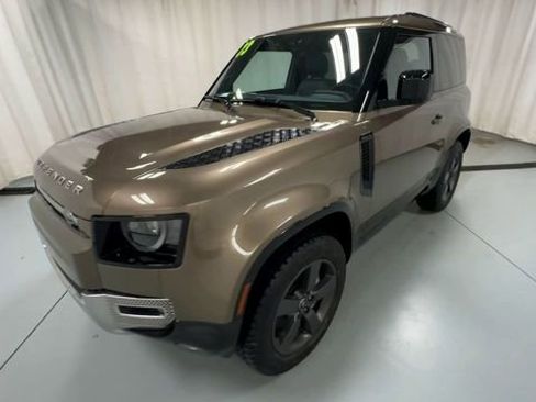 Used 2023 Land Rover Defender 90 SE image 4