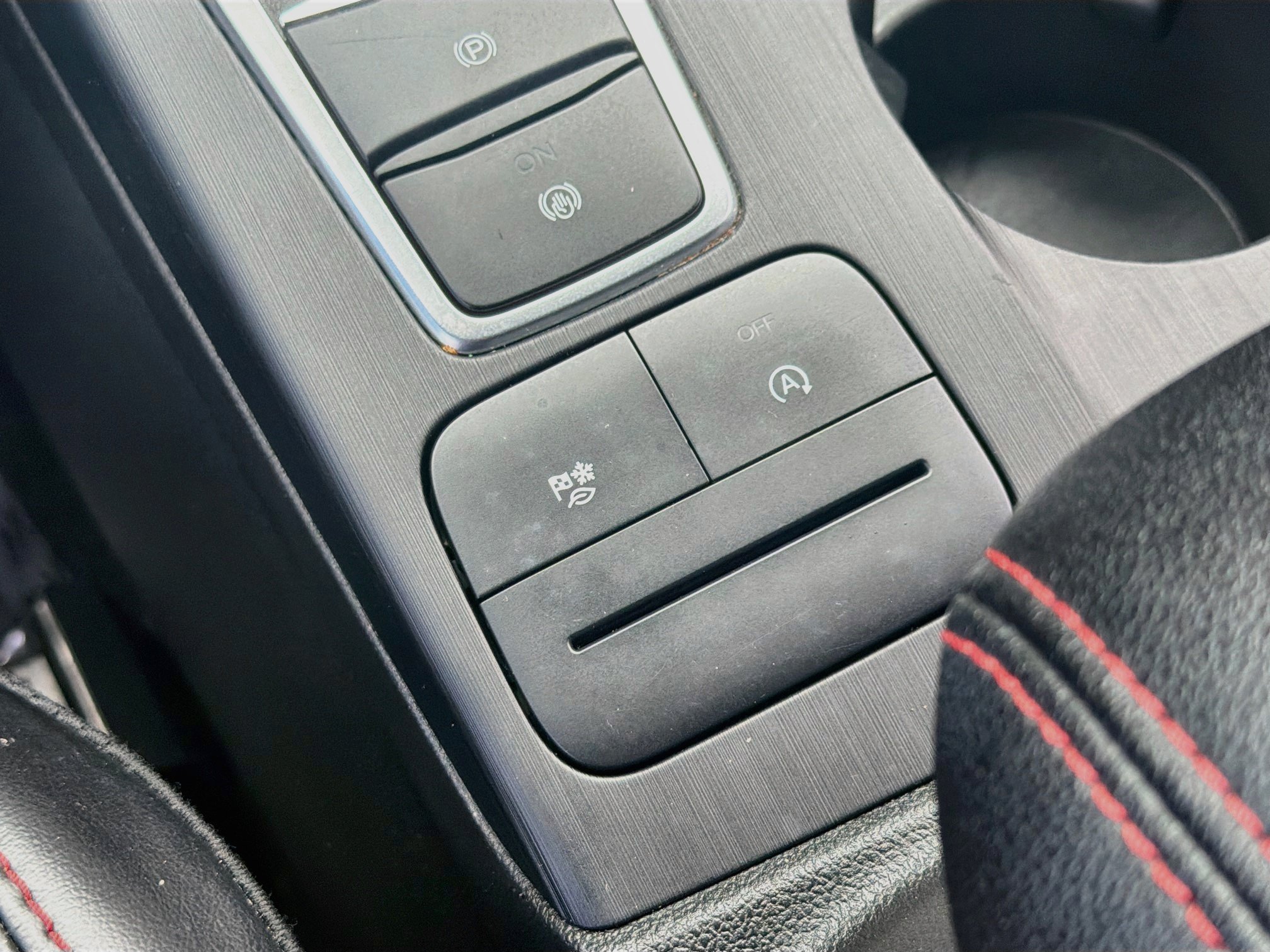 Used 2024 Ford Escape ST-Line AWD/4WD image 25