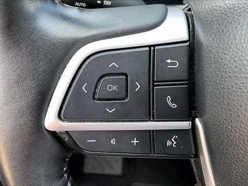 Used 2023 Toyota Highlander Platinum FWD image 22