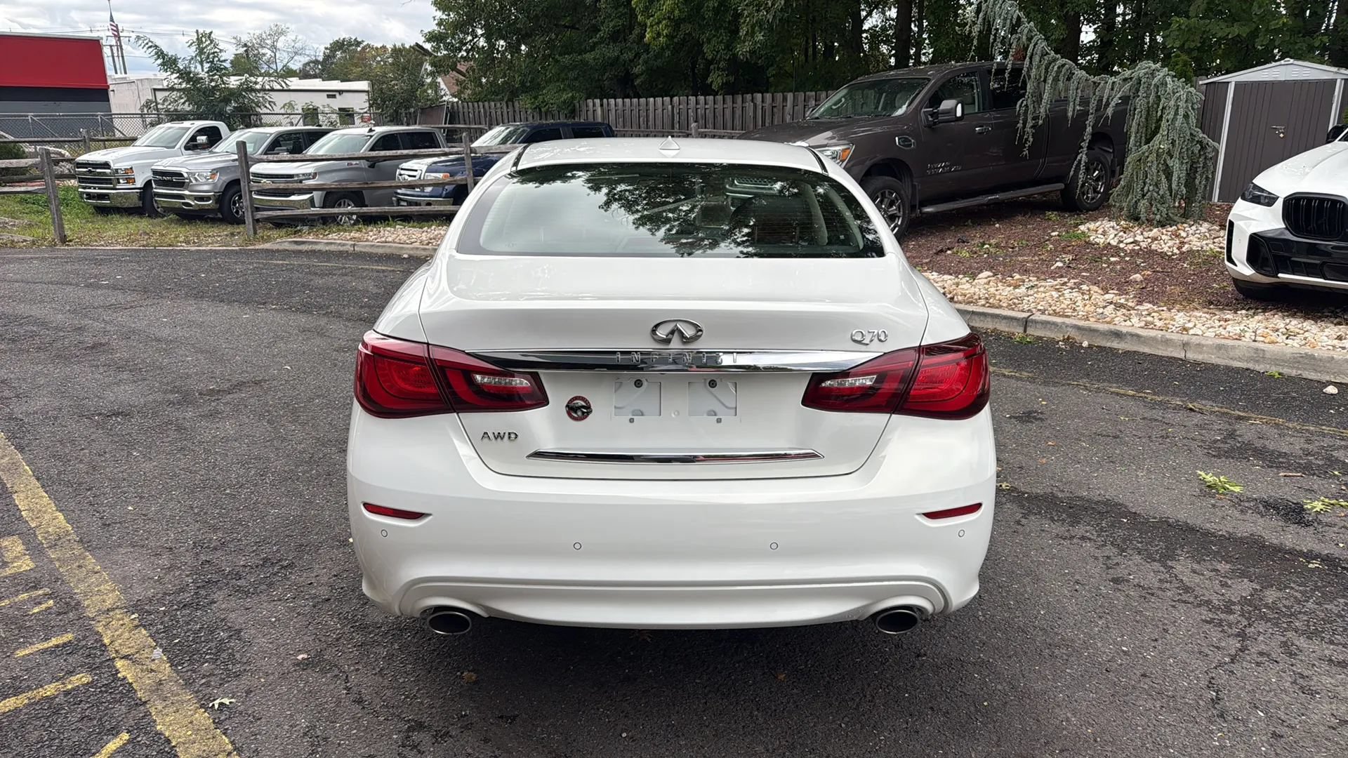 Used 2015 INFINITI Q70 3.7 w/ Deluxe Touring Package AWD/4WD image 6