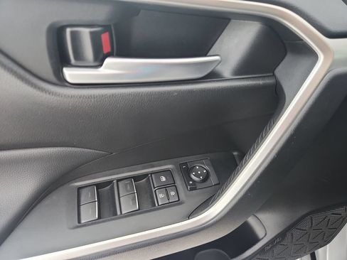 Used 2025 Toyota RAV4 XLE AWD/4WD image 23