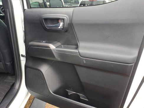 Used 2019 Toyota Tacoma TRD Off-Road image 14