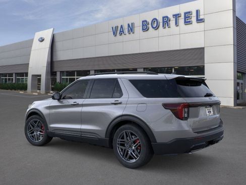 Used 2026 Ford Explorer ST-Line w/ ST-Line Street Pack AWD/4WD image 4