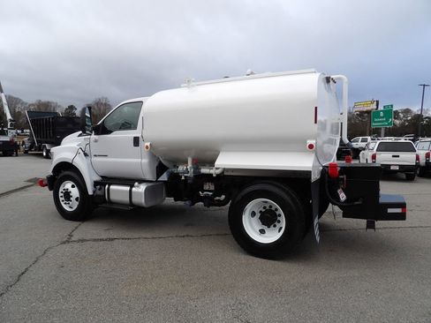 Used 2023 Ford F750 2WD Regular Cab Super Duty image 4