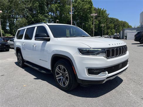 Used 2024 Jeep Wagoneer L Series II RWD image 4