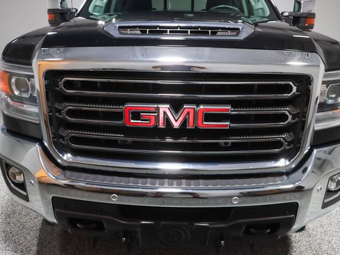 Used 2017 GMC Sierra 2500 SLT w/ Duramax Plus Package AWD/4WD image 4