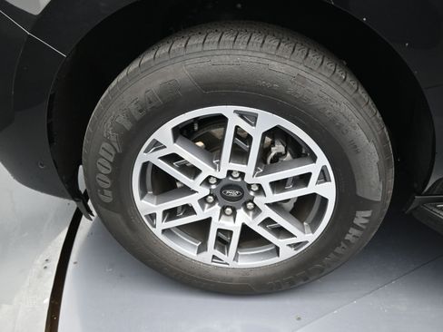 Used 2025 Ford Expedition Max Active image 10