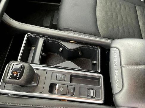 Used 2025 Nissan Pathfinder SV FWD image 18