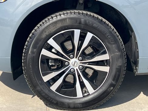 Used 2023 Volvo XC60 B5 Core image 35