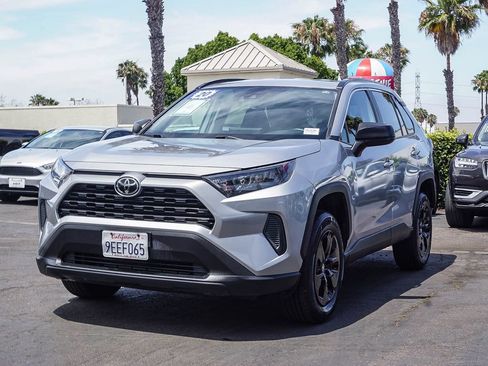 Used 2020 Toyota RAV4 LE w/ Carpet Mat Package AWD/4WD image 4